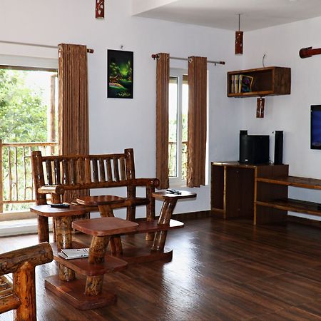 Bamboo Dale Hotel Мунар Екстериор снимка